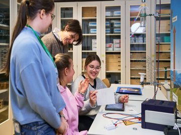 Im Lehr-Lern-Labor PHyLa: Klimadaten analysieren und Handlungsoptionen reflektieren. Foto: Björn Vilcens/PHyLa