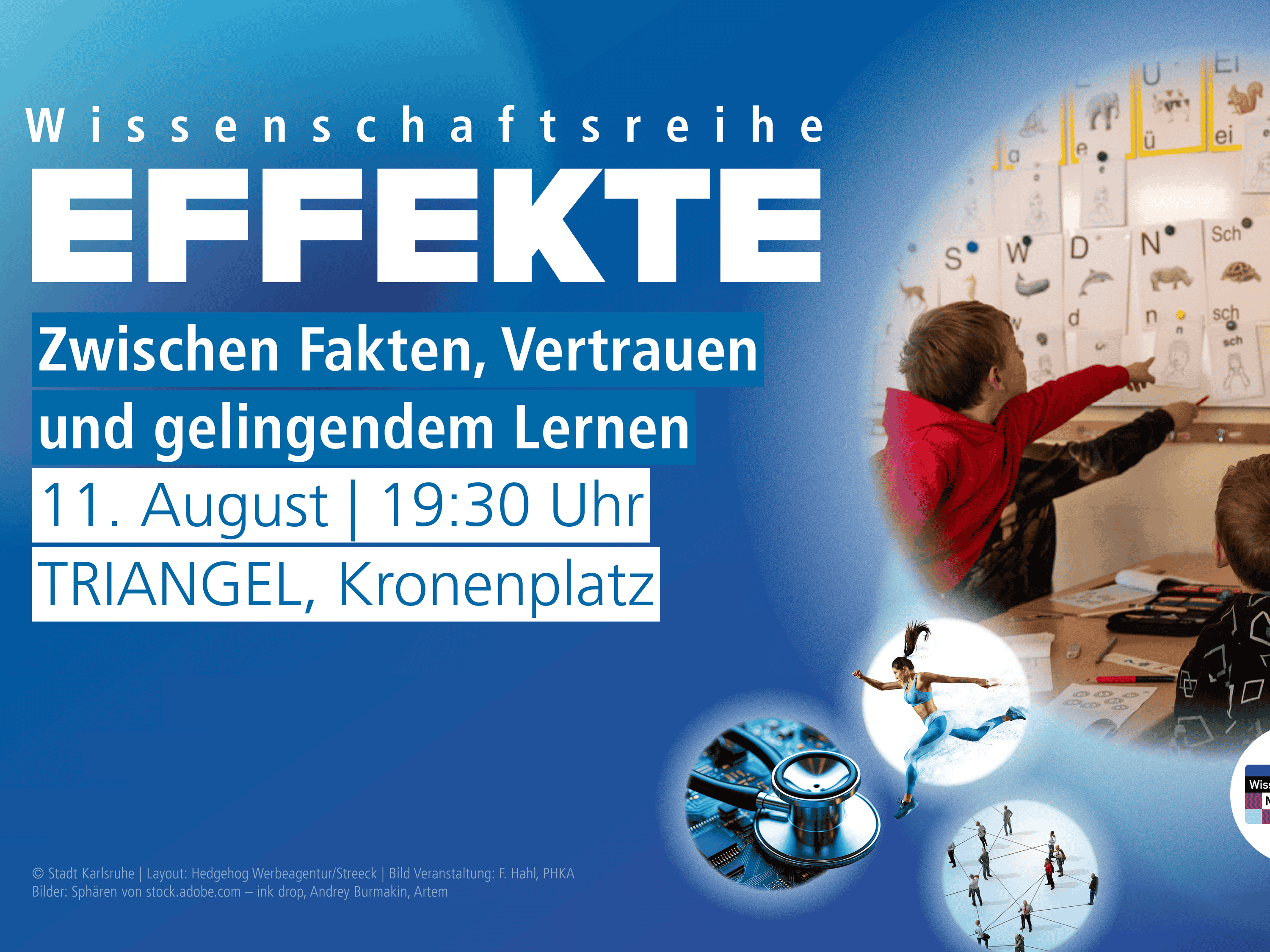 Auf dem blauen EFFEKTE Hintergrund ist das Logo und die Daten zur Veranstaltung links zu sehen. Rechts ist rund ein Foto mit folgendem Inhalt: Vier Kinder im Klassenzimmer zeigen mit ihren Fingern auf eine Pinnwand mit Bildern von Tieren und deren Anfangsbuchstaben