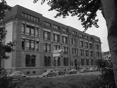 Schwarzweißaufnahme von Gebäude 3 der PHKA aus den 70er Jahren
