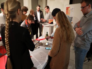 Beim Juryrundgang. Foto: Pädagogische Hochschule Karlsruhe