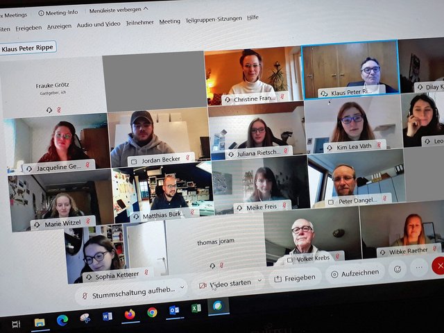 Deutschlandstipendium an der PHKA: Dieses Jahr trafen sich Stipendiatinnen und Stipendiaten sowie Stifter per Videokonferenz. Foto: PHKA