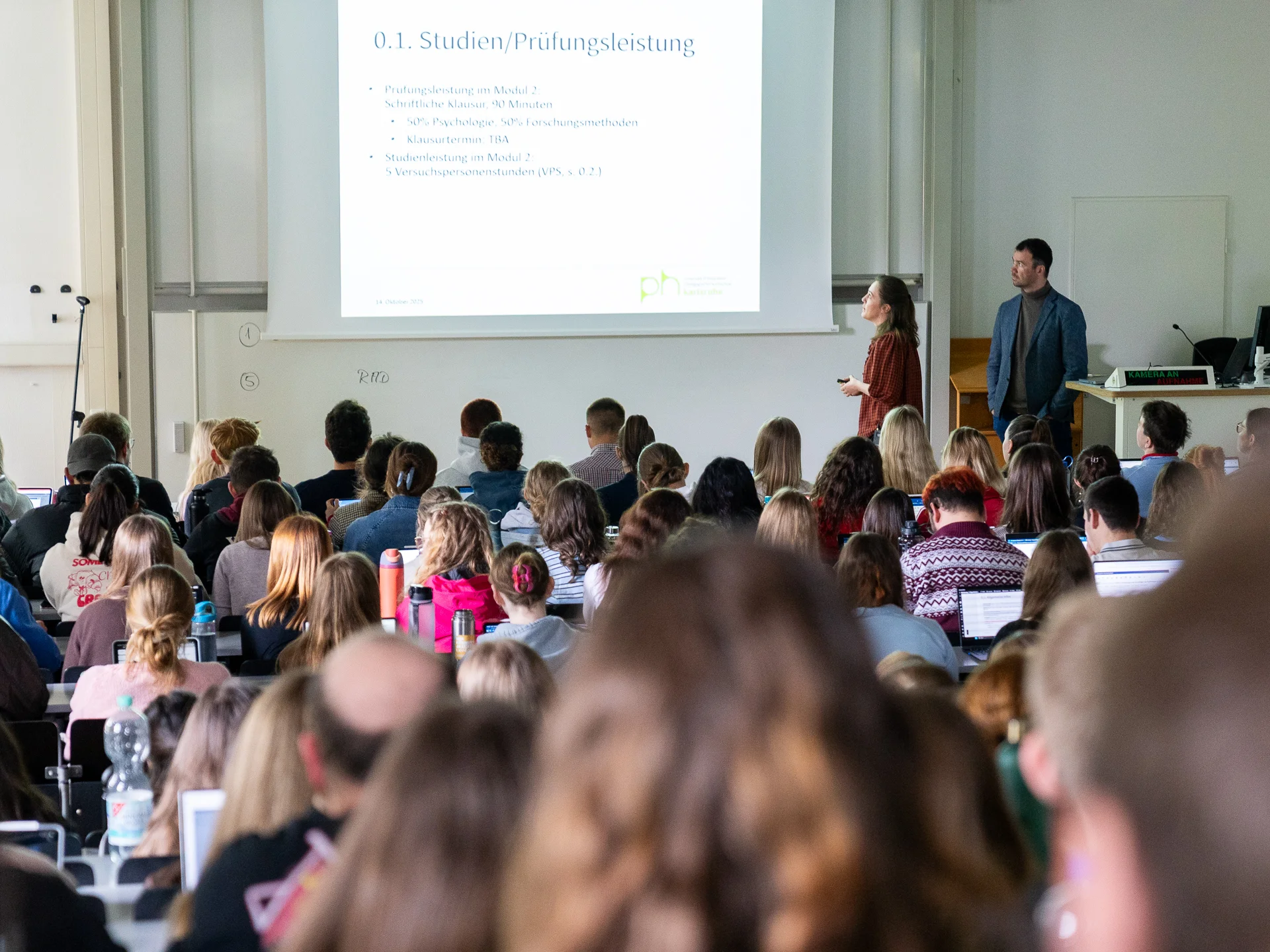 In einer Vorlesung an der Pädagogischen Hochschule Karlsruhe. Foto: PHKA/Hahl © Die kostenfreie Verwendung des Fotos ist ausschließlich für journalistische Zwecke in Verbindung mit der Pressemitteilung sowie unter Angabe der Quelle gestattet. 