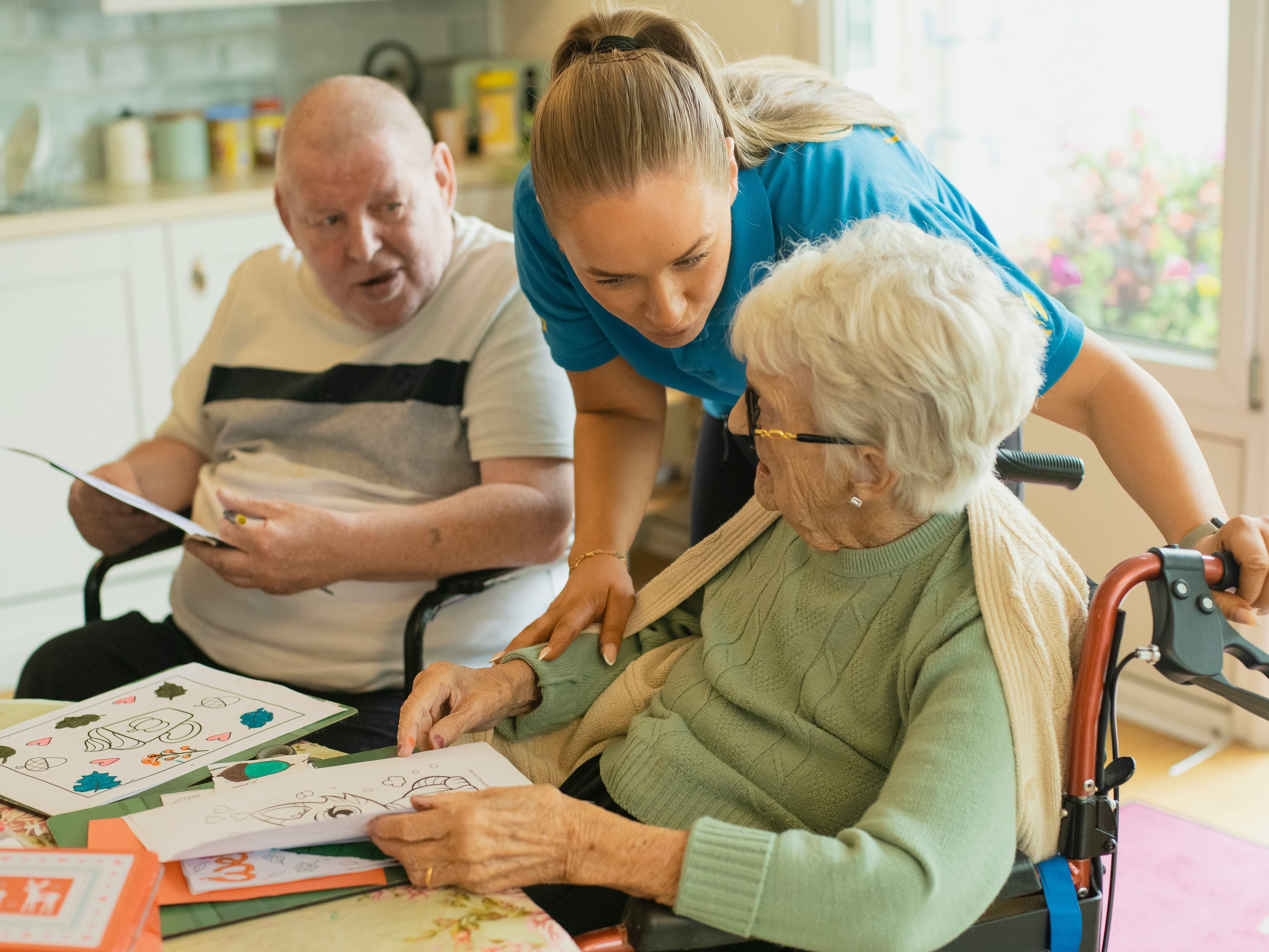 Die Anzahl älterer Menschen steigt. Foto: Age Cymru auf Unsplash
