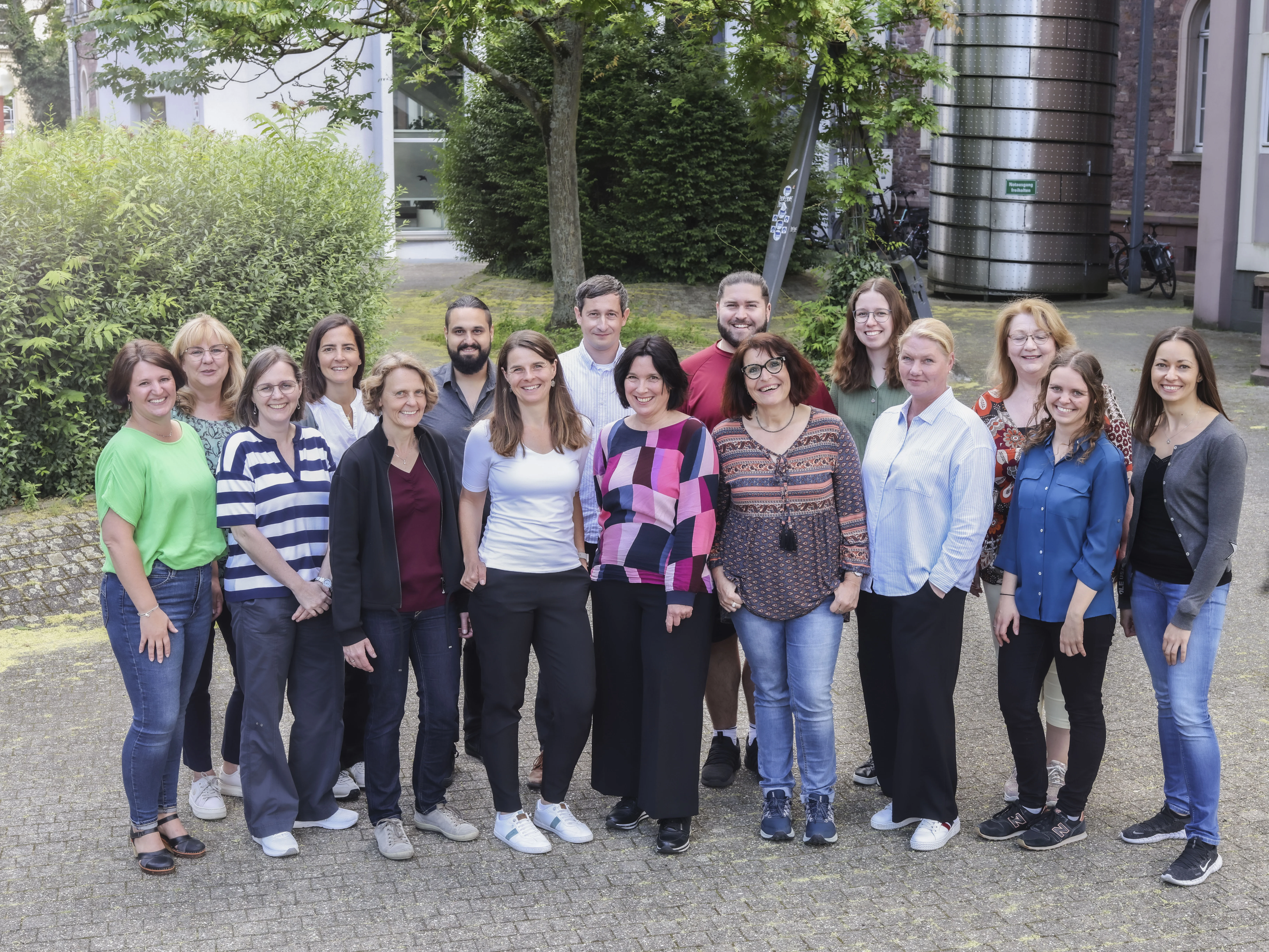 Teambild der Mitglieder des Dezernats Studium und Lehre auf dem Campus