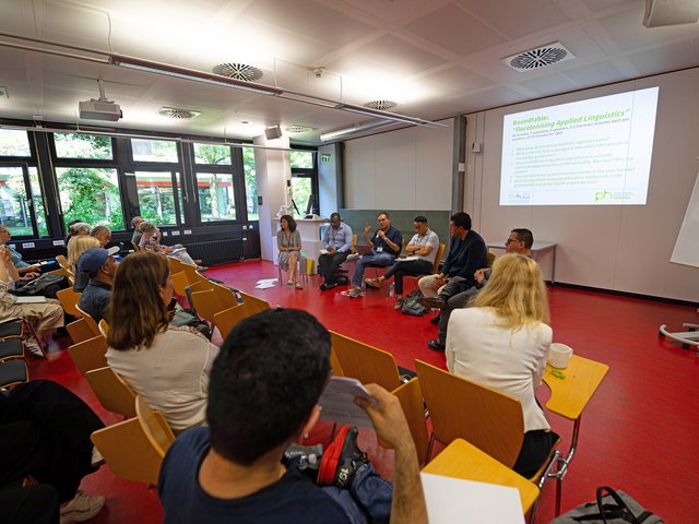 ALA-Konferenz 2024: Runder Tisch „Dekolonisierung der Angewandten Linguistik“, initiiert von PHKA-Professorin Isabel Martin. Foto: Joel Frank/Pädagogische Hochschule Karlsruhe