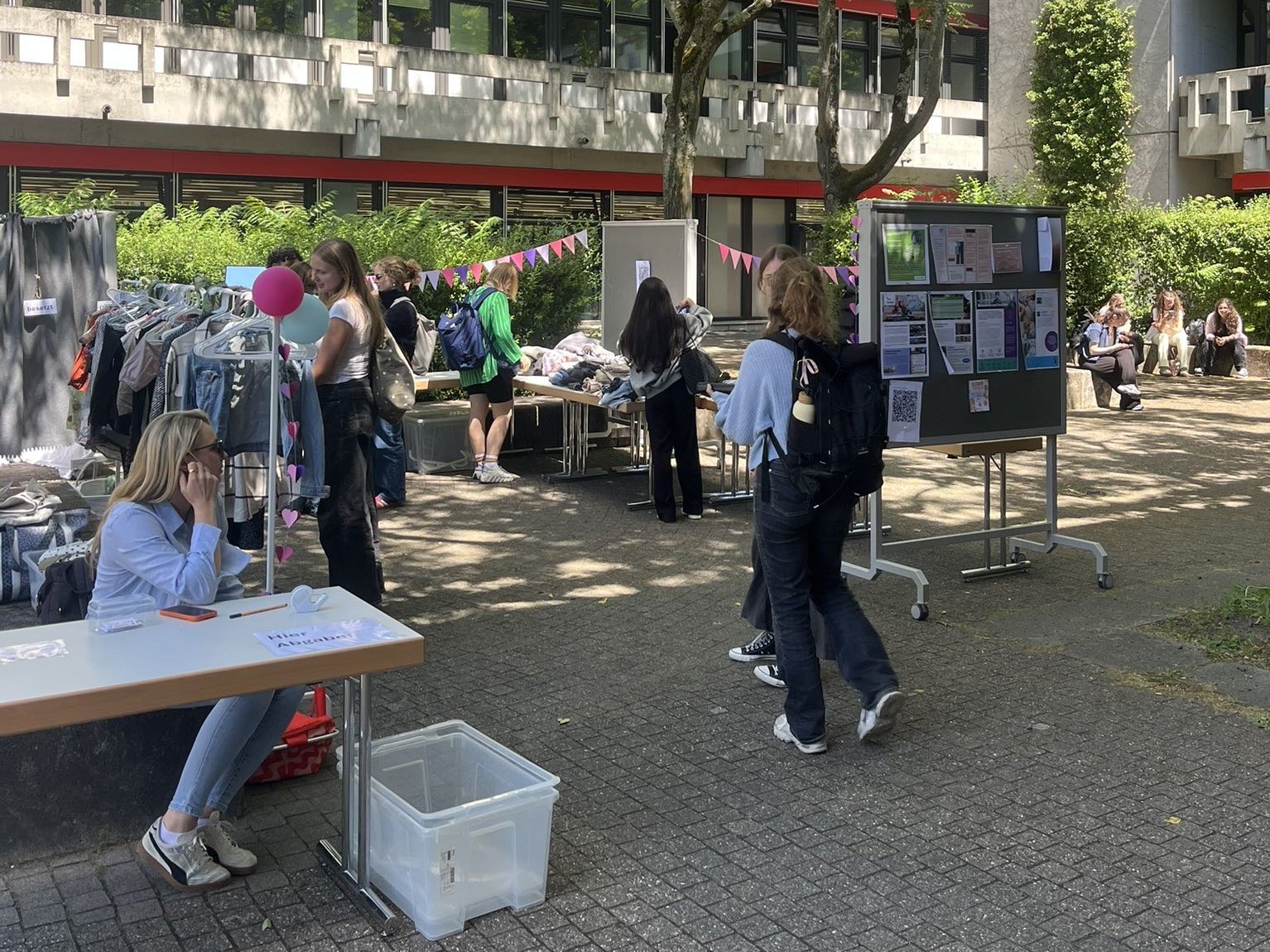 Kleidertauschbörse von Studierenden des Faches Alltagskultur und Gesundheit
