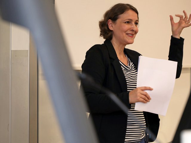 11. Poetik-Dozentur „kinderleicht & lesejung“: Nina Blazon im November 2024 an der Pädagogischen Hochschule Karlsruhe. Foto: PHKA