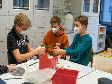 Im Lehr-Lern-Labor Physik an der PHKA. Foto: Roxane Fijean/PHKA