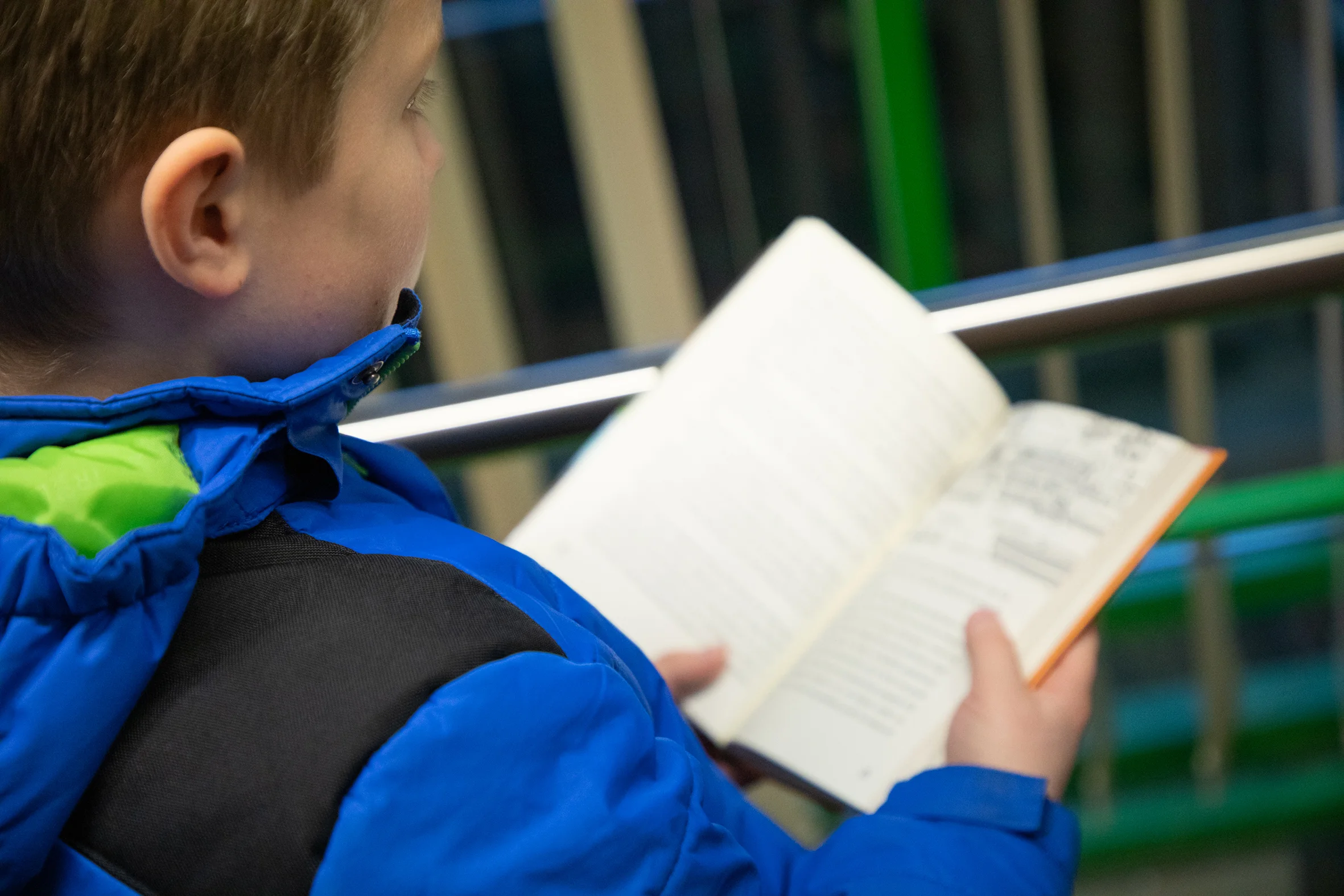 Jungen für Bücher begeistern: Die neuesten Buchtipps des Leseförderprojekts boys & books sind erschienen. Foto: Lea Schmitt/PHKA