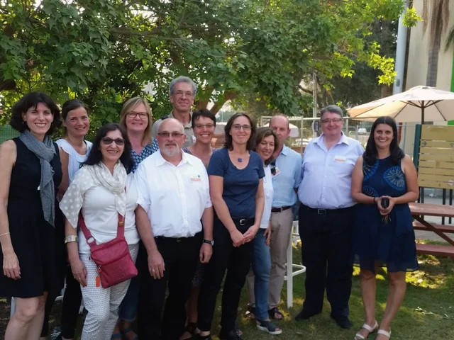 Delegation der Pädagogischen Hochschule Karlsruhe in Tel Aviv mit v.l.: Prof. Dr. Smadar Donitsa-Schmidt (Kibbutzim College), Dr. Jenny Korneck, Dr. Beverley Topaz (Kibbutzim College), Prof. Dr. Heike Schäfer, Dr. Albert Berger, Dr. Stephan Rosebrock, Prof. Dr. Sabine Liebig, Dr. Manuela Böhm, Dr. Tina Waldman (Kibbutzim College), Prof. Dr. Götz Schwab, Prof. Dr. Klaus Peter Rippe und Dr. Rinat Arviv (Kibbutzim College). Foto: Pädagogische Hochschule Karlsruhe