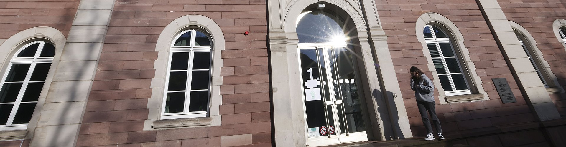 Außenansicht Gebäude 1 der Pädagogischen Hochschule Karlsruhe