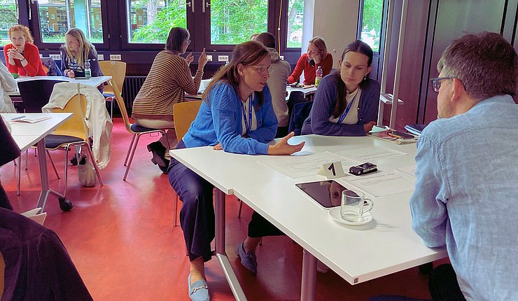 Multiplikatorinnen und Multiplikatoren im Austausch. Foto: LemaS-Transfer 