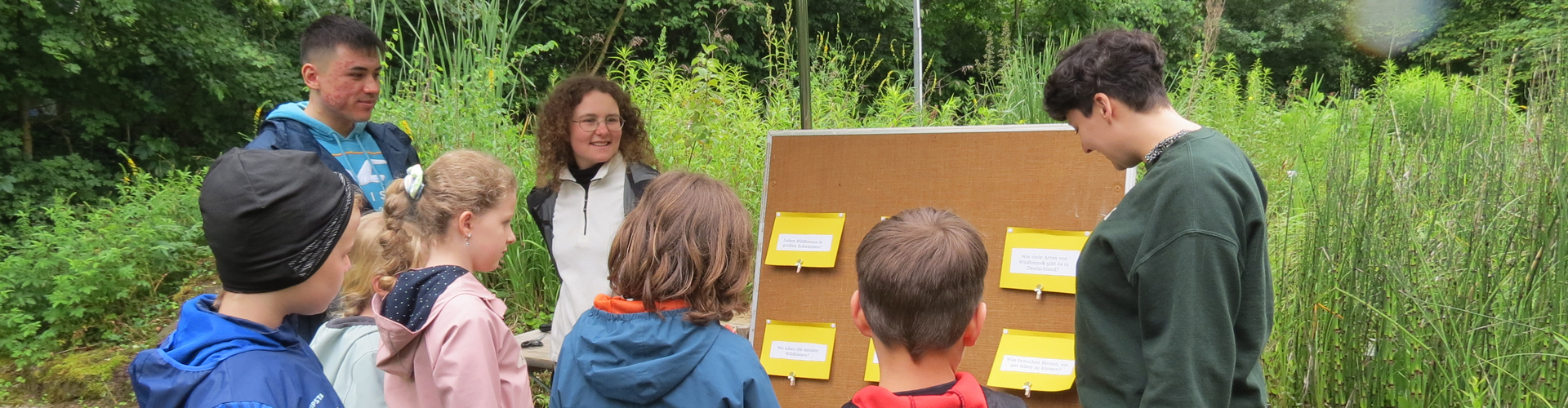 Schüler:innen und Studierende im Lehr-Lerngarten
